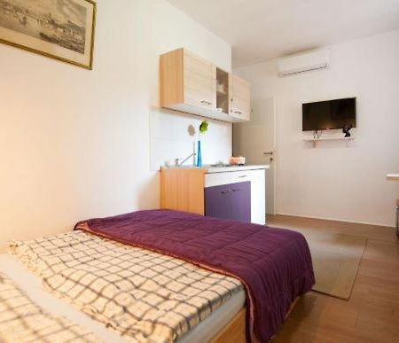 Centar 2 Private Room With Ensuite And Kitchenette Split Exteriér fotografie